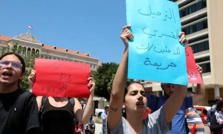العنصرية في لبنان لن توقفها عودة الأسد إلى الجامعة العربية