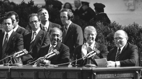 فلنتحرر من قيود كامب ديفيد المميتة