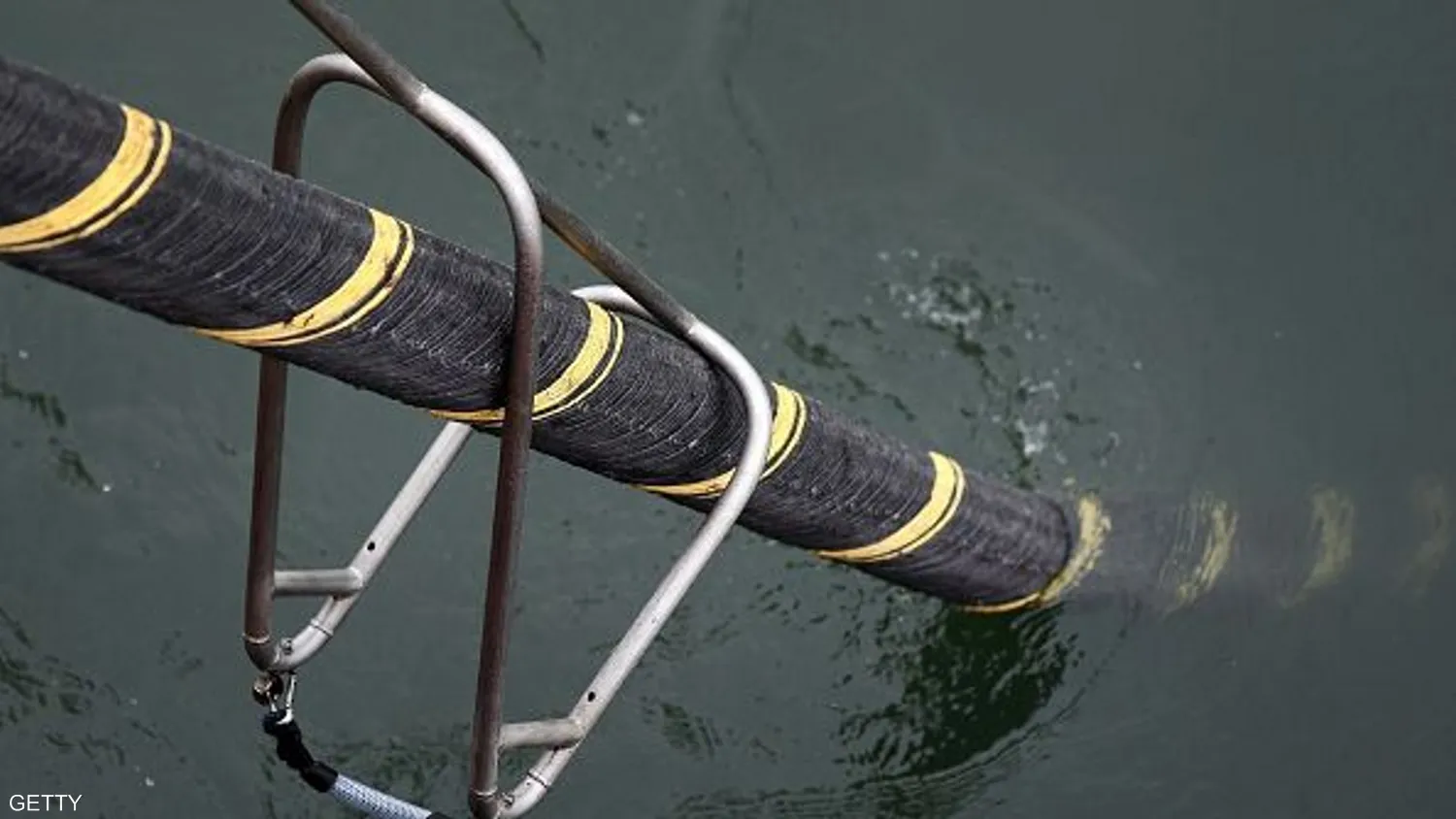 استهداف كابلات بالبحر الأحمر.. أوراق ضغط تنذر بحرب