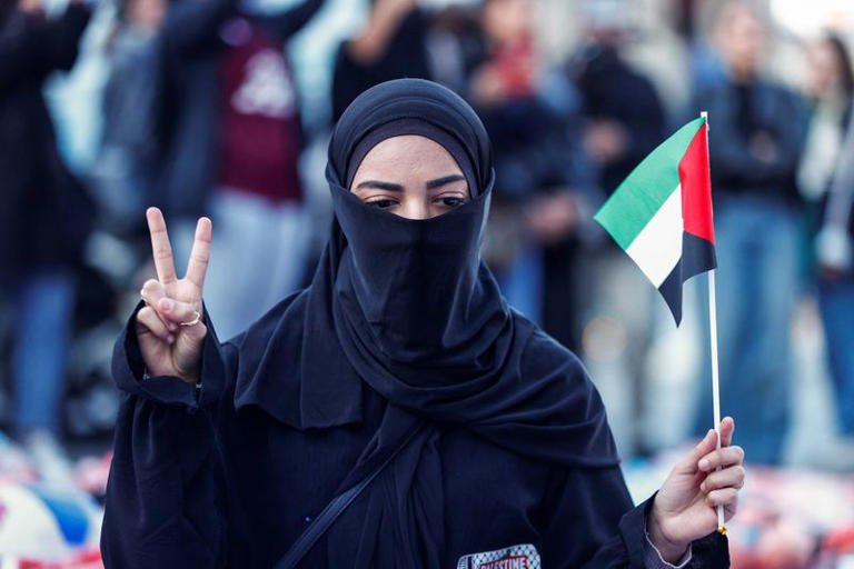 الآلاف يحتشدون في باريس احتجاجا على هجوم إسرائيل في غزة