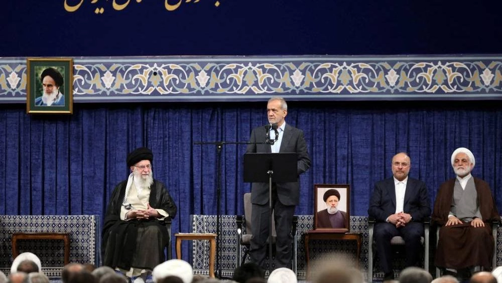 اختار محمد رضا عارف نائباً أول للرئيس.. وتعهد بعلاقات بناءة مع الجوار