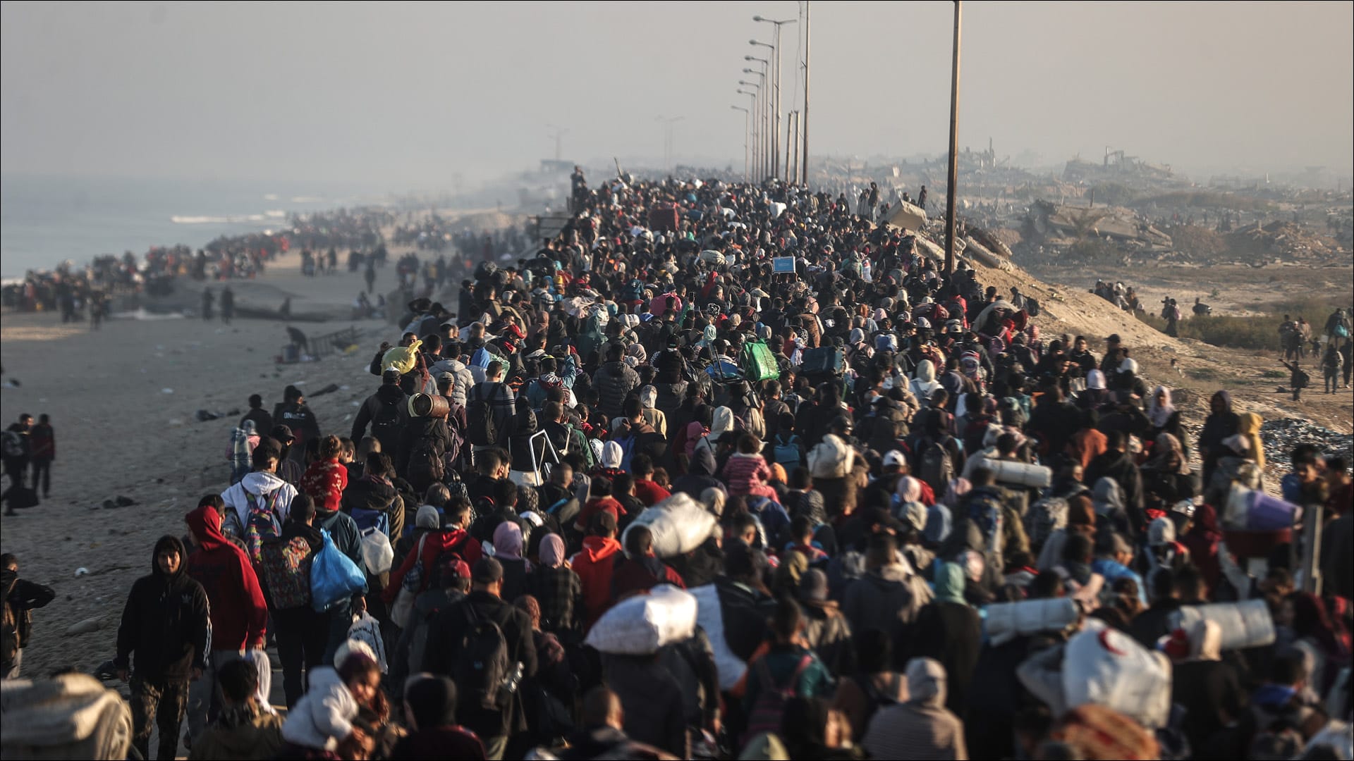 بدء عودة النازحين الفلسطينيين إلى شمال غزة بعد موافقة حماس على الإفراج عن رهائن بينهم أربيل يهود